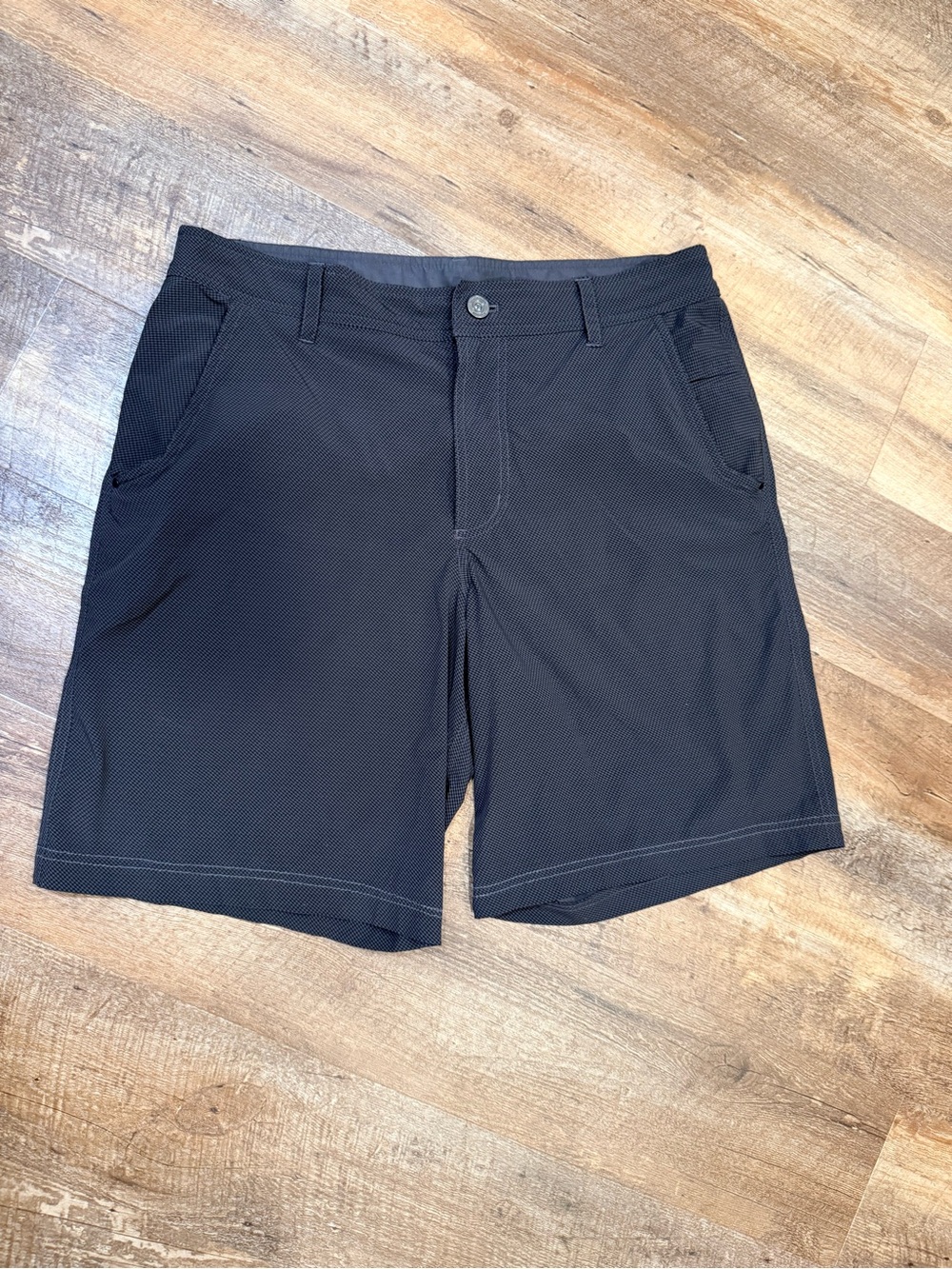 Lululemon Men's Black Flat-Front Performance/Golf  Shorts Size 36